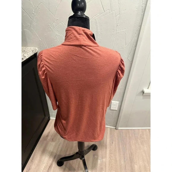 Women’s express puffed sleeve top NEW - Picture 2 of 3